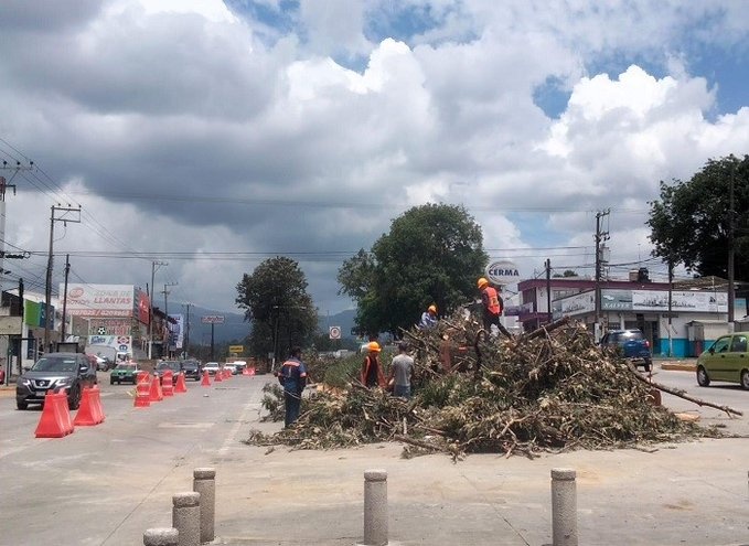 Continua la construcción del puente de la Plaza Urban Center, proyecto del gobernador Cuitláhuac García