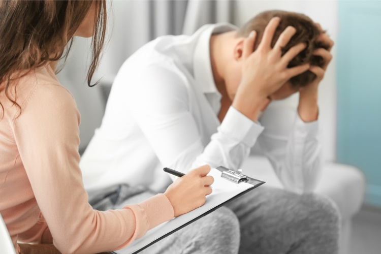 Incrementan consultas por padecimientos mentales