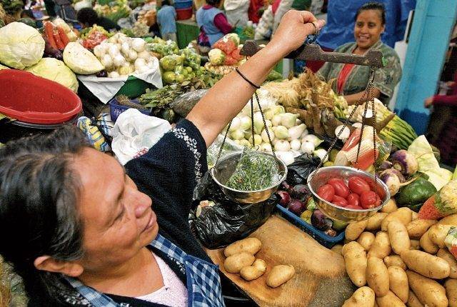 Desquicia inflaci&oacute;n a la econom&iacute;a familiar