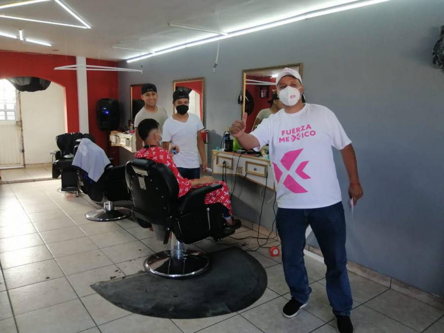 Ofrece Carlos “El Chino” G&oacute;mez fortalecer servicios de salud