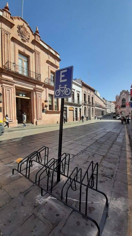 Instalan estacionamientos para bicicletas en la ciudad