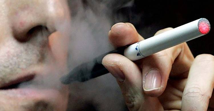 Vapear da&ntilde;a tanto como cigarros comunes: Conadic