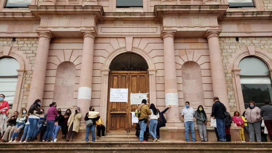 Protestan por bonos de fin de quinquenio