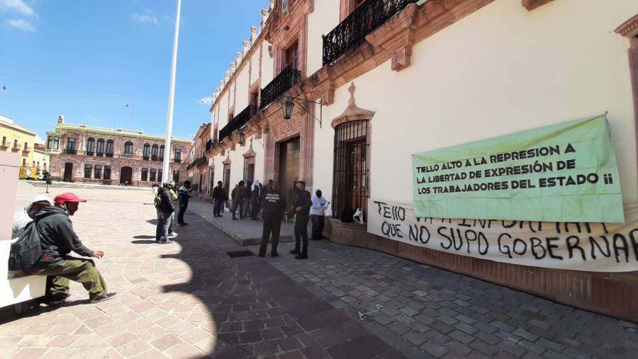 Protesta SITEZ durante informe de AlejandroTello