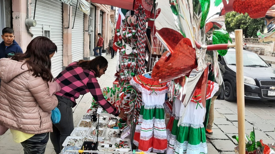 Instalan puestos callejeros septembrinos