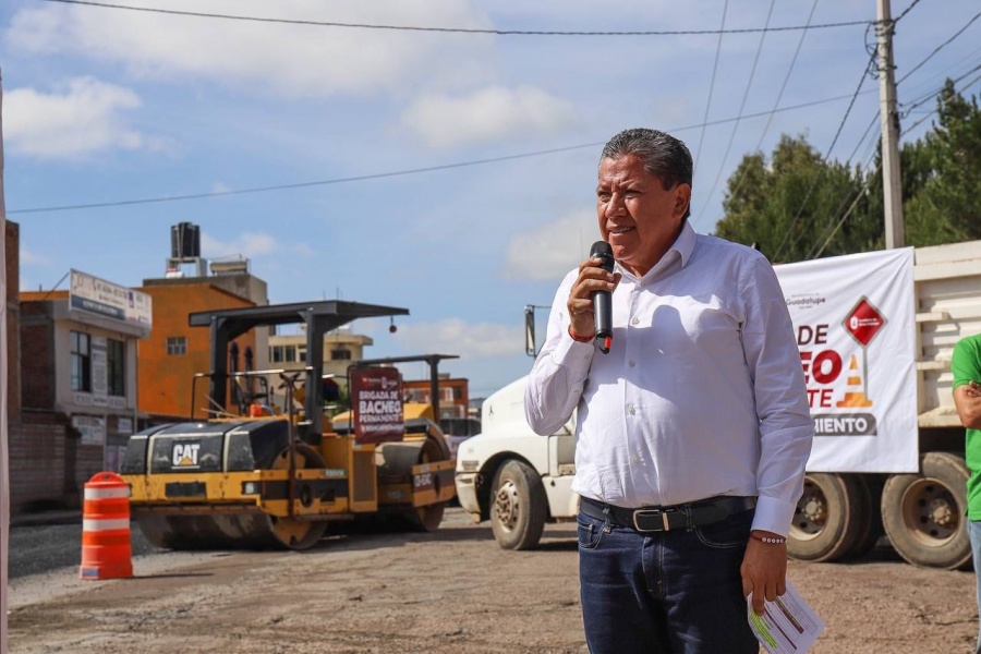 Trabaja gobierno en reconstrucci&oacute;n de caminos y carreteras