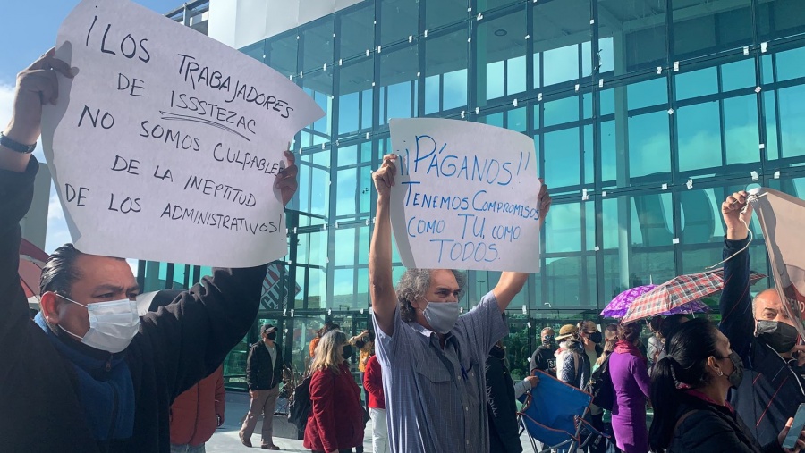 Se manifiestan ante Monreal pensionados y jubilados