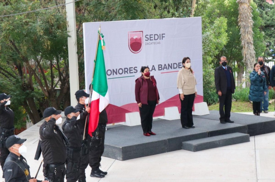 Llama presidenta del DIF estatal a promover valores patrios