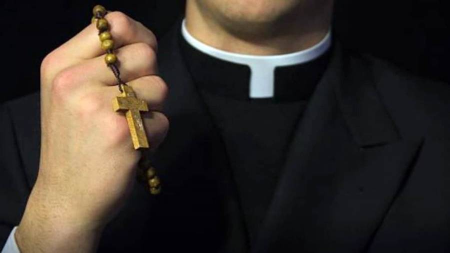 Cl&eacute;rigos franceses abusaron sexualmente de 200 mil menores: Investigaci&oacute;n