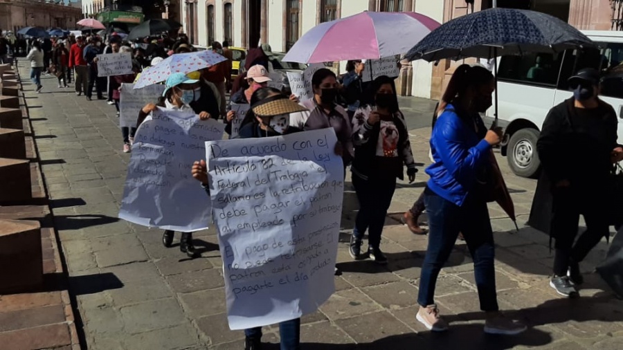 Marchan, de nuevo, inconformes en el centro hist&oacute;rico