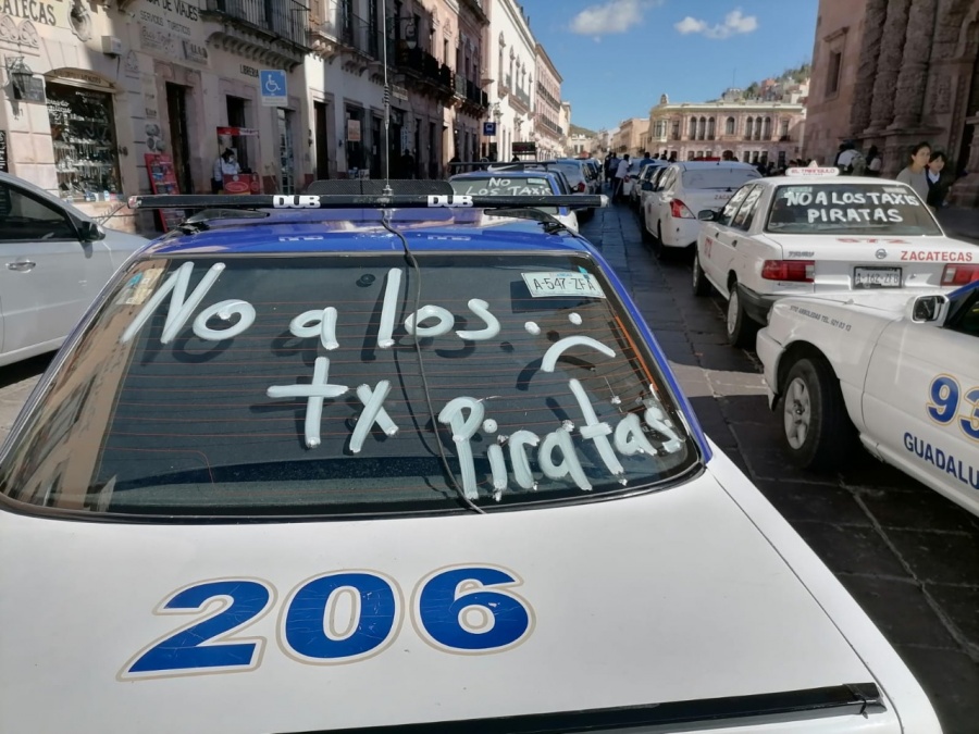 Protestan taxistas por concesiones experimentales