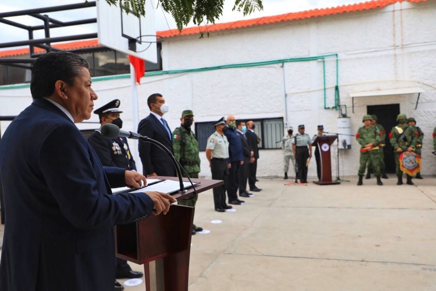Llama gobernador a recuperar valores y principios