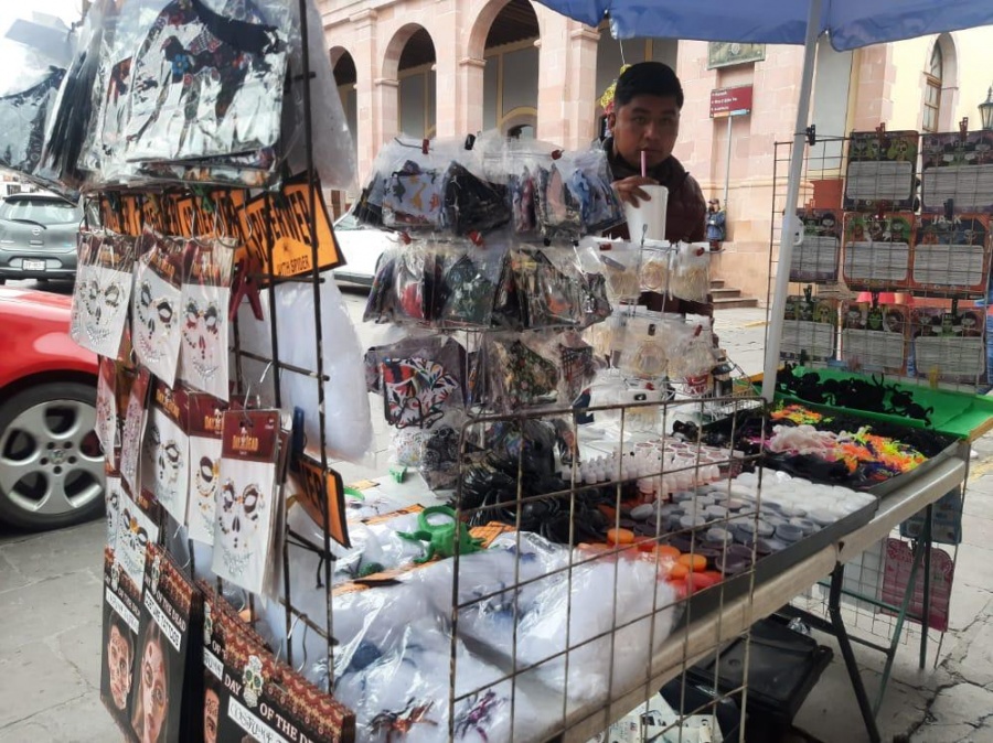 Preparan comerciantes celebraci&oacute;n de Fieles Difuntos