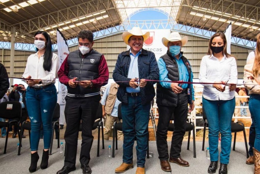 Inaugura gobernador Tianguis Agropecuario Regional