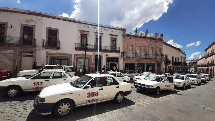 200 taxis circulan sin permisos oficiales