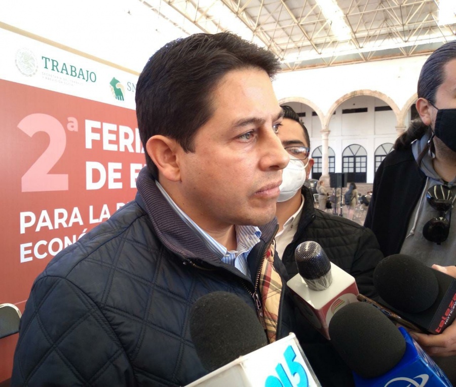 Pista de hielo ser&aacute; operada por gobierno estatal: Miranda