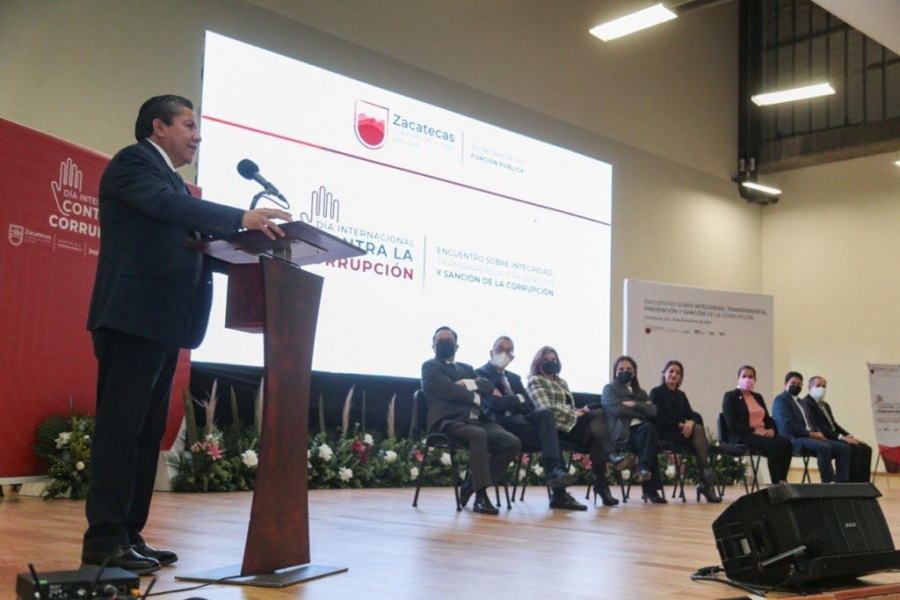 Llama gobierno a dejar atrás privilegios