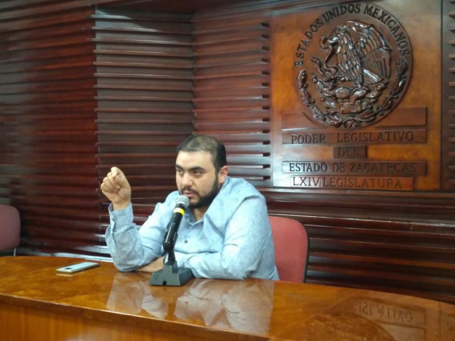 Llama Gonz&aacute;lez Romo a legisladores: desechen herramientas