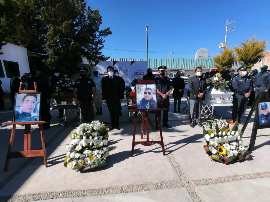Despiden a polic&iacute;as asesinados