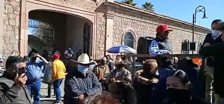 Protestan contra incrementos de predial