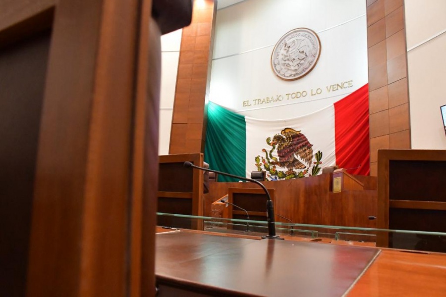Presentan iniciativa para evitar usurpaci&oacute;n de funciones