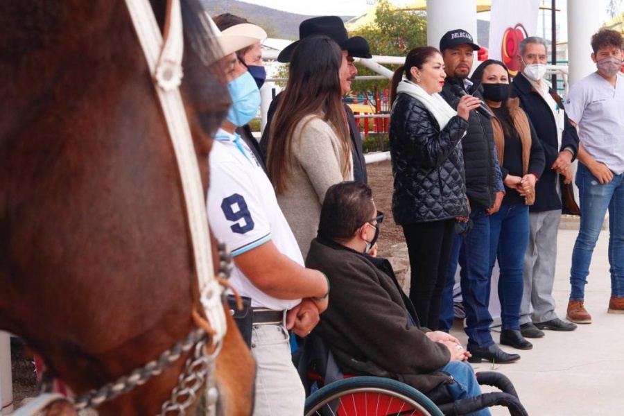DIF de Jerez recibe caballo en donación