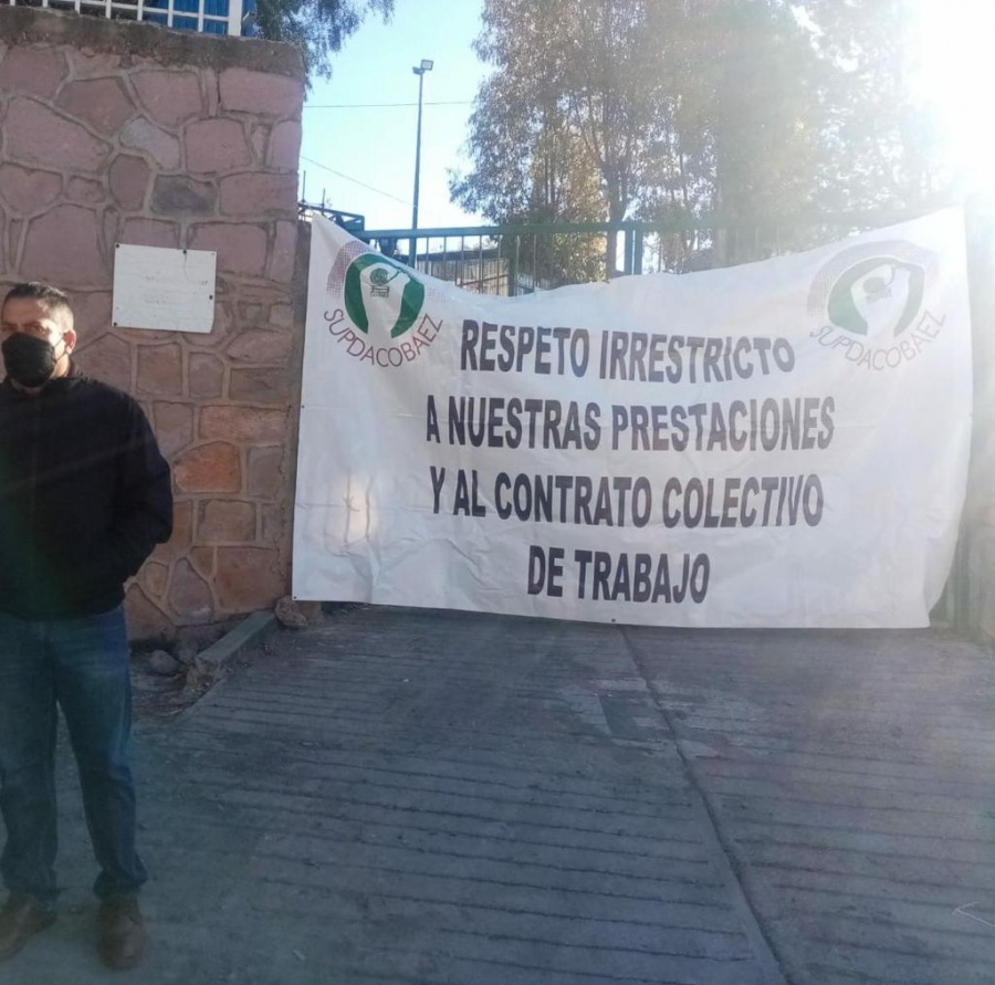 Cierran Cobaez; maestros exigen salarios