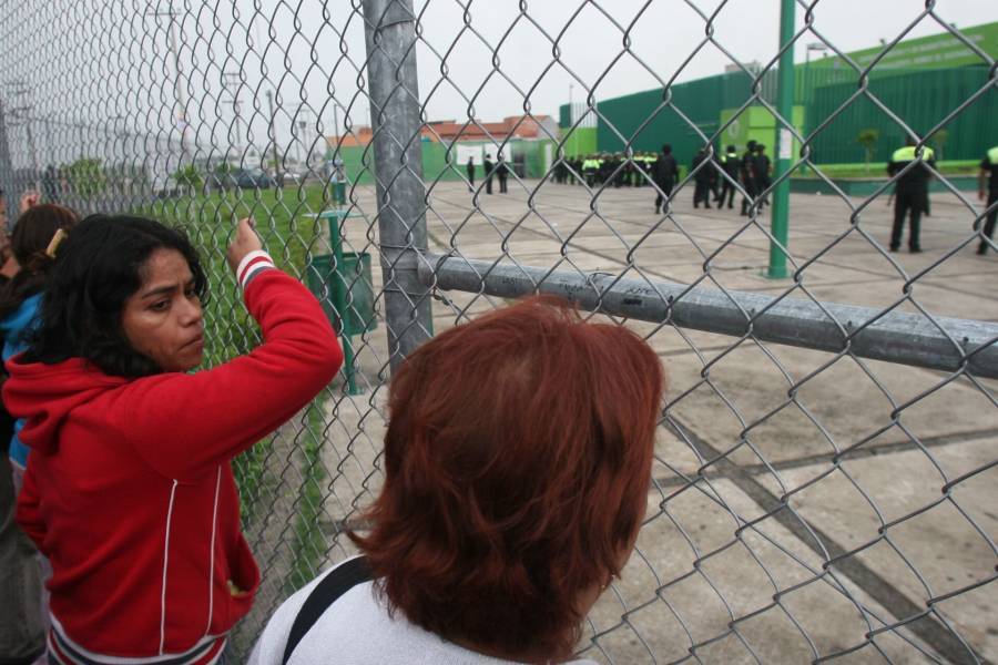 Familiares de intentos del penal Neza-Bordo exigen un sistema penitenciario justo