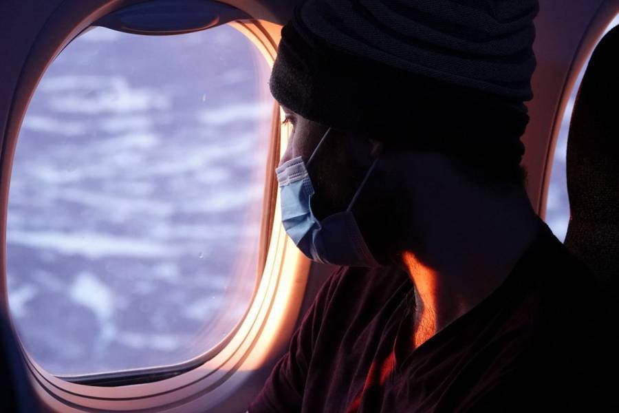 Despega segundo vuelo con mexicanos que huyeron de Ucrania