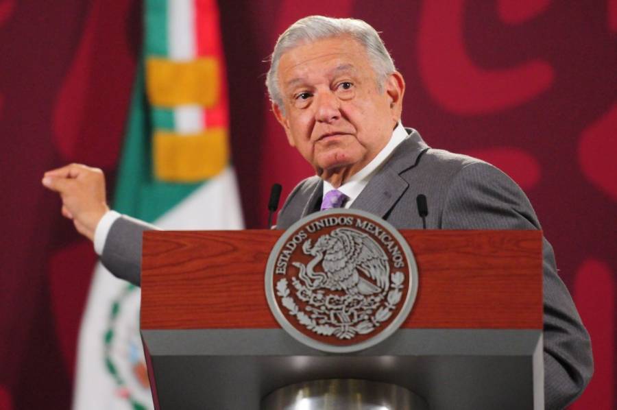 AMLO arremete contra LatinUs
