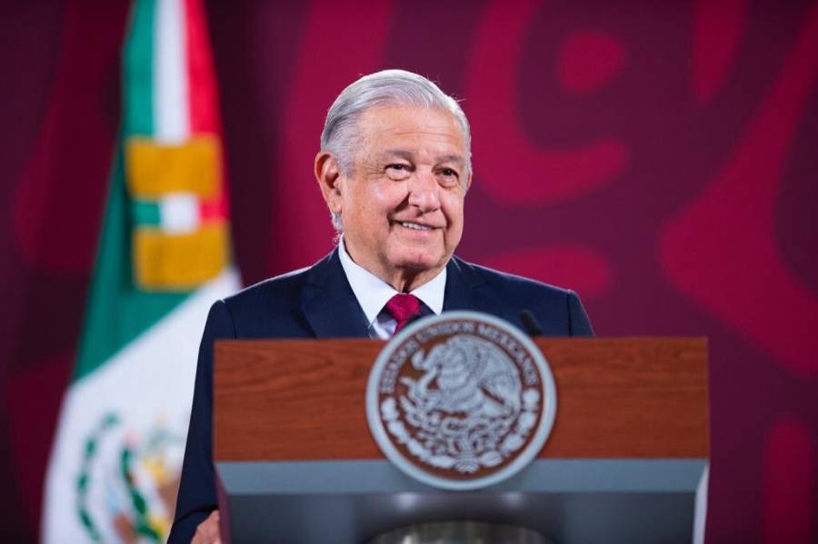AMLO sugiere a Biden establecer tope m&aacute;ximo al precio de la gasolina