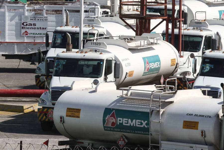M&eacute;xico ser&aacute; autosuficiente en gasolinas y di&eacute;sel en 2023, asegura AMLO