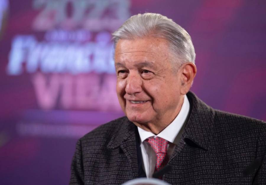 AMLO apoya a Omar Mej&iacute;a al frente al BdeM