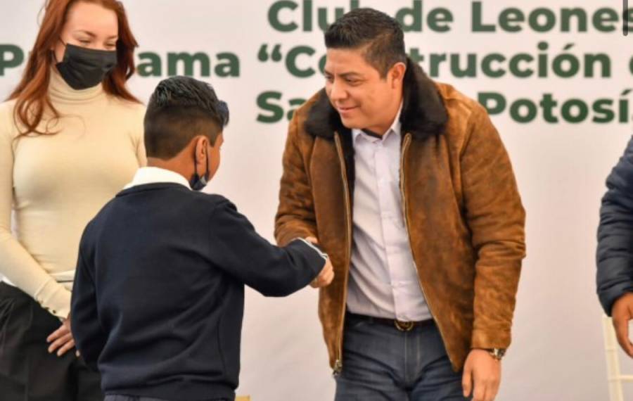Ricardo Gallardo Cardona entrega nuevas aulas y equipamiento en escuela primaria