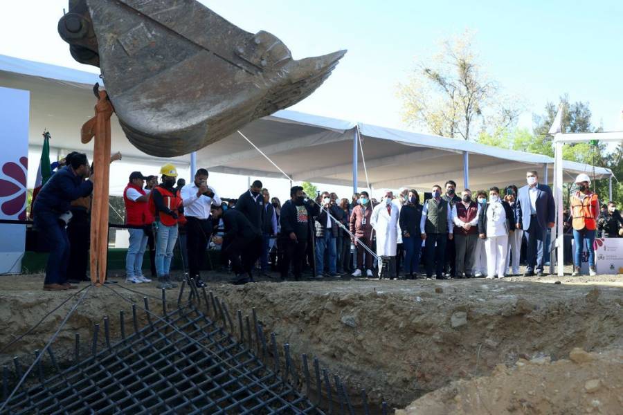 Colocan la primera piedra para la construcci&oacute;n de las unidades de Oncolog&iacute;a y Cardiolog&iacute;a del Hospital del Ni&ntilde;o Poblano