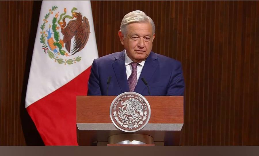 AMLO emprende contra neoliberalismo en aniversario de la Constituci&oacute;n
