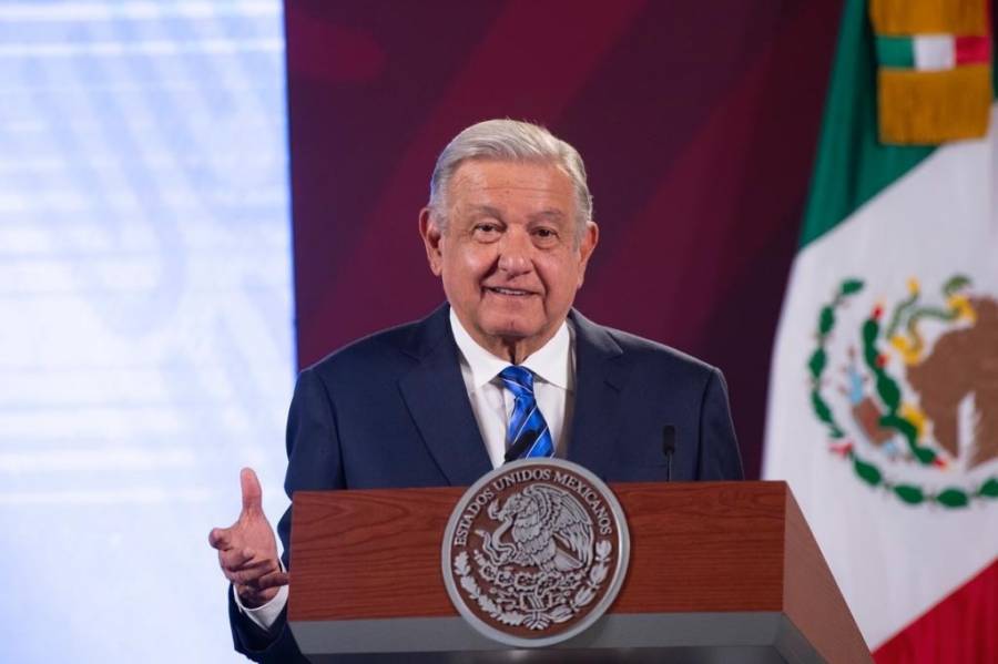 AMLO lanza reto a oposici&oacute;n a lograr reagruparse, como lo propone Calder&oacute;n