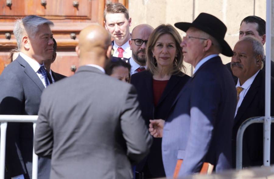 AMLO recibe a embajadores de Estados Unidos en Palacio Nacional
