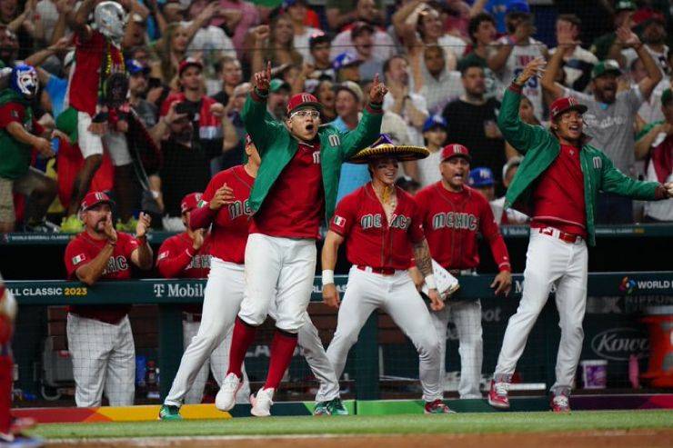 AMLO protesta en ma&ntilde;anera por falta de cobertura a selecci&oacute;n de b&eacute;isbol