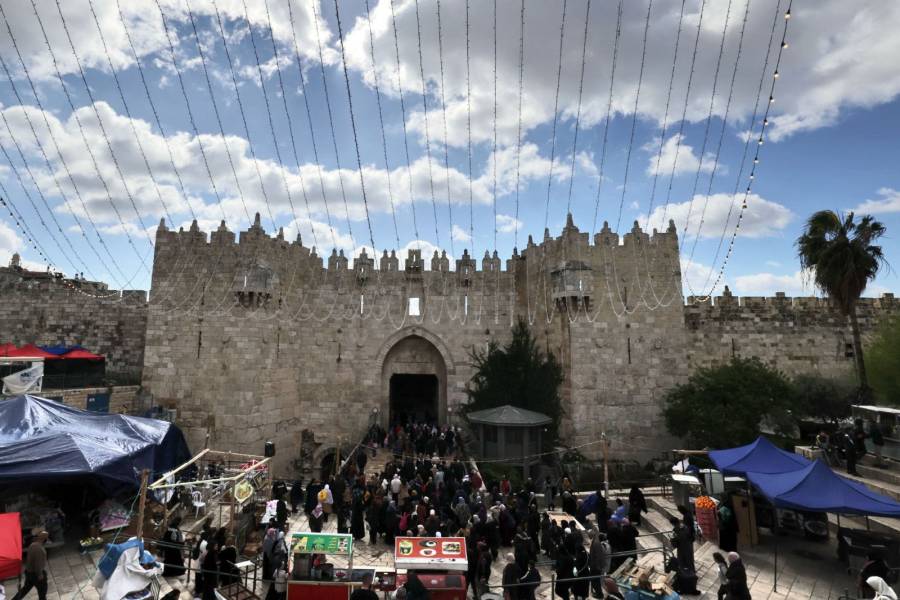 Multitudinario rezo en Jerusal&eacute;n el segundo viernes de ramad&aacute;n