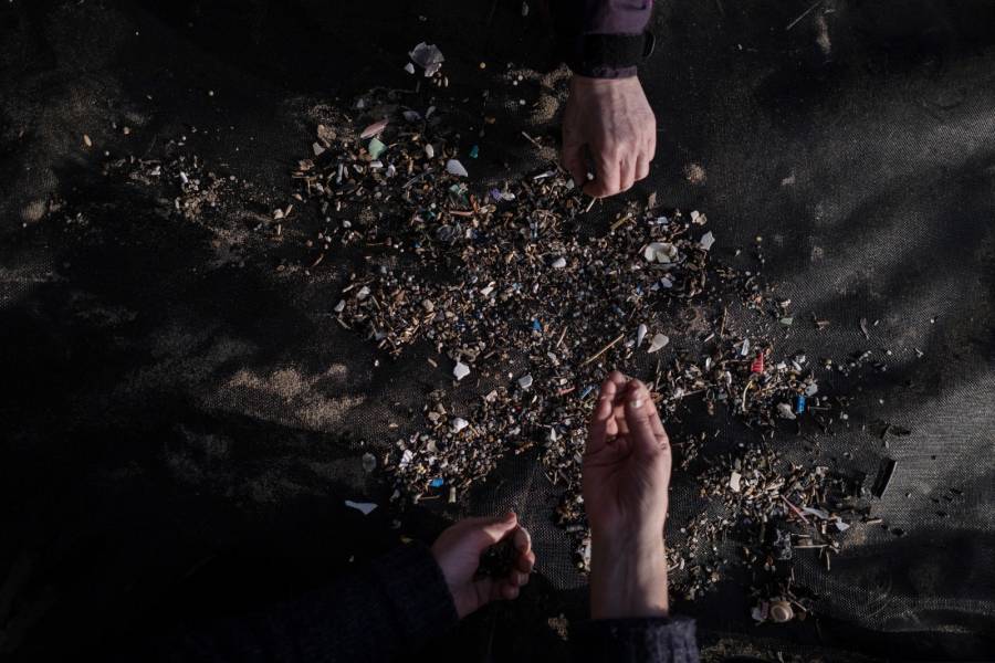 Los micropl&aacute;sticos invaden silenciosamente las playas inglesas