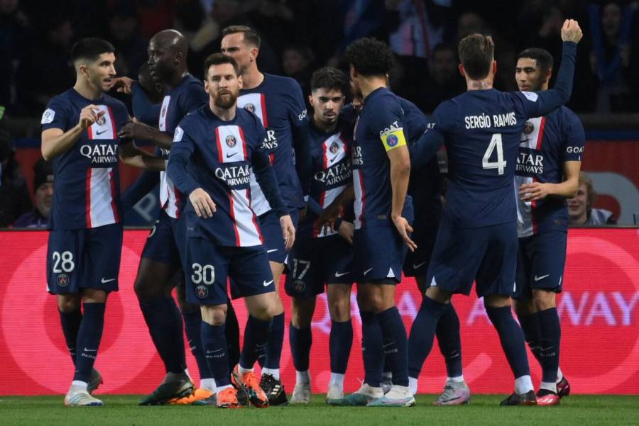 El PSG cumple ante un Lens con diez y se escapa hacia el título