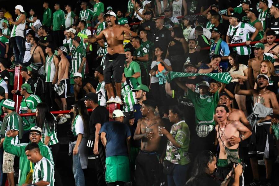Disturbios en estadio de Atl&eacute;tico Nacional dejan decenas de heridos