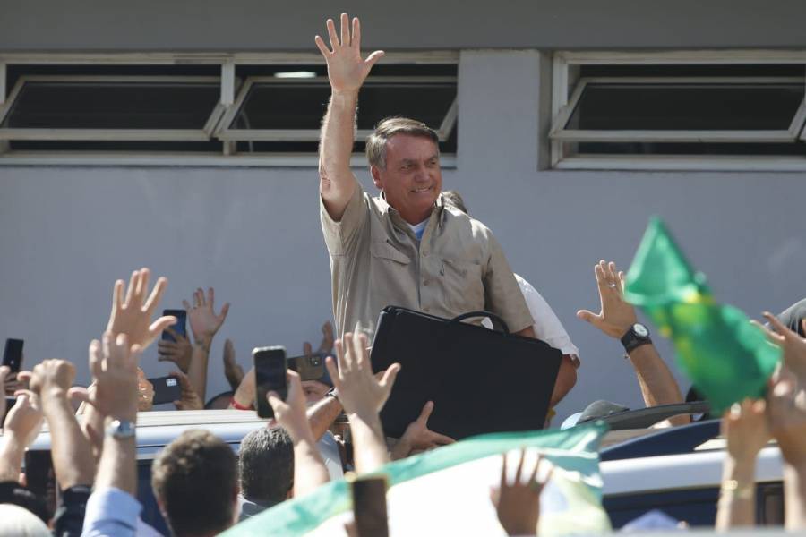 Bolsonaro se reencuentra con partidarios tras regresar a Brasil