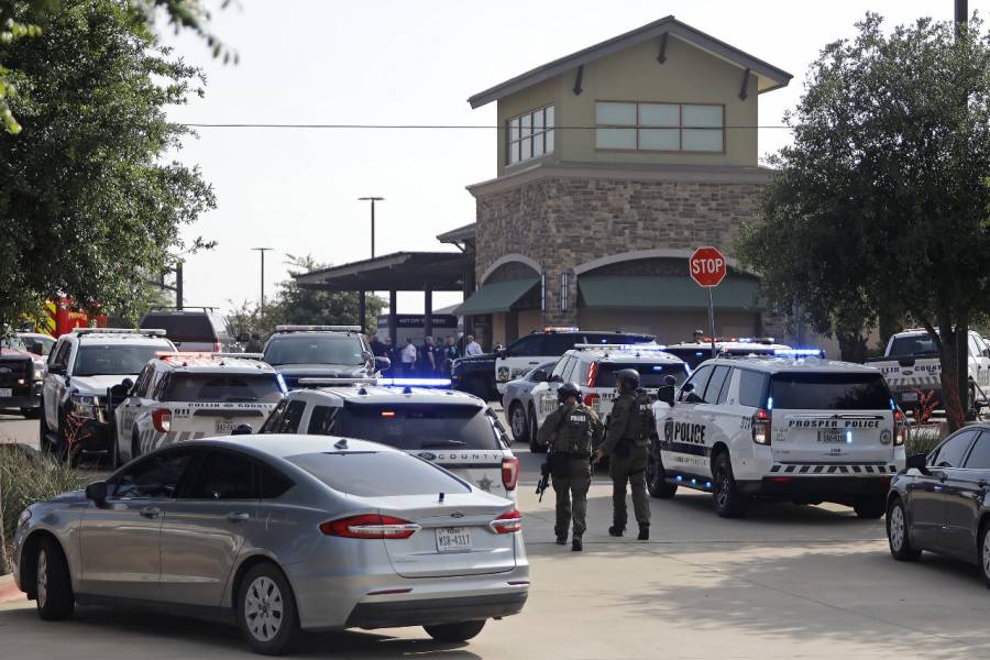Un hombre mata a tiros a ocho personas en un centro comercial de Texas