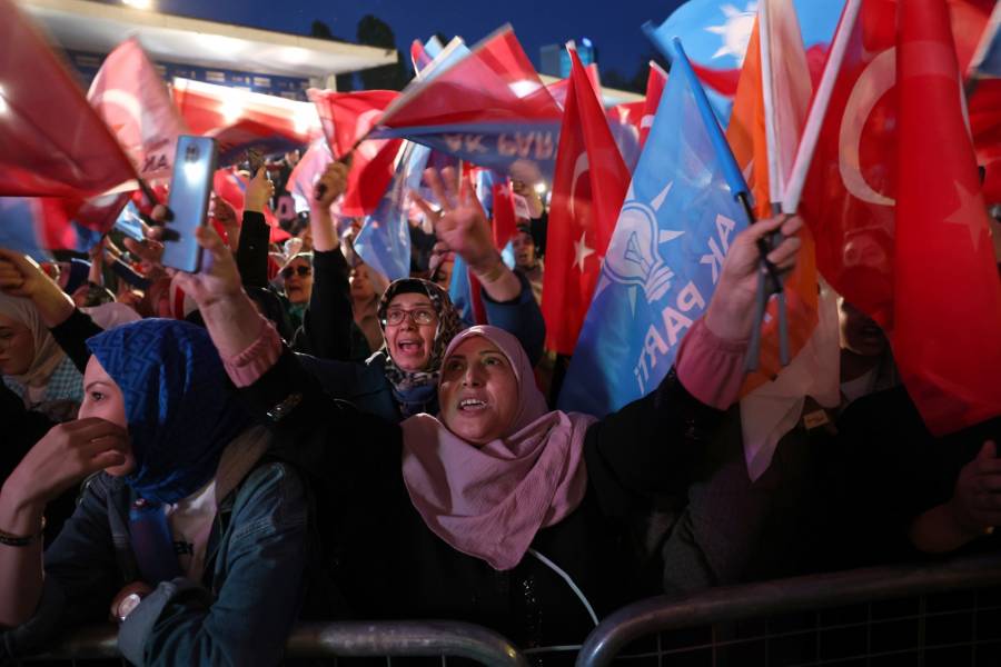 Erdogan encabeza resultados en elecciones clave en Turqu&iacute;a