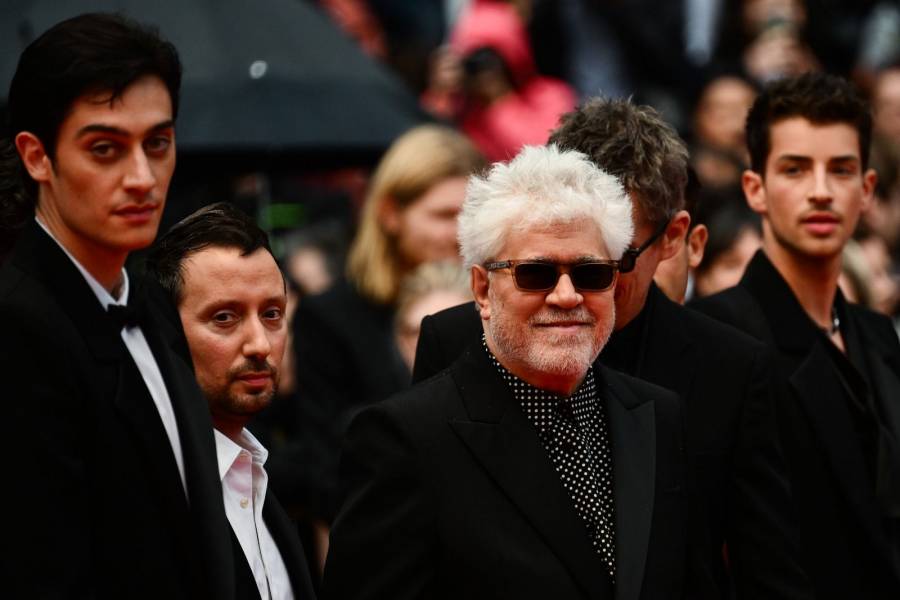 Almod&oacute;var deleita con su corto gay y w&eacute;stern en Cannes