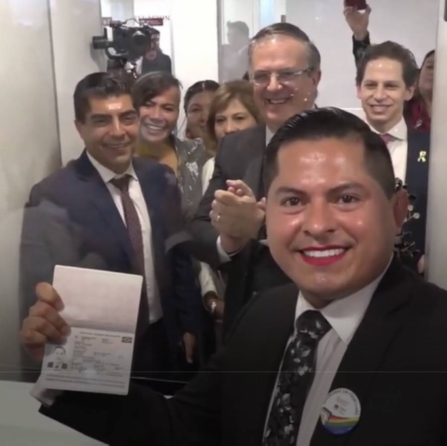 ¡A la par de Australia! México emite el primer pasaporte no binario