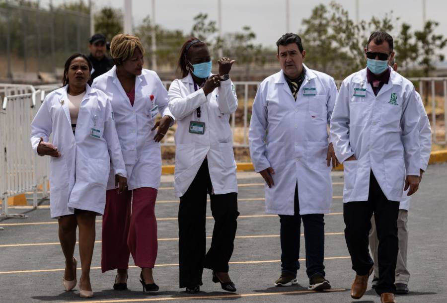 AMLO agradece a Cuba por m&eacute;dicos