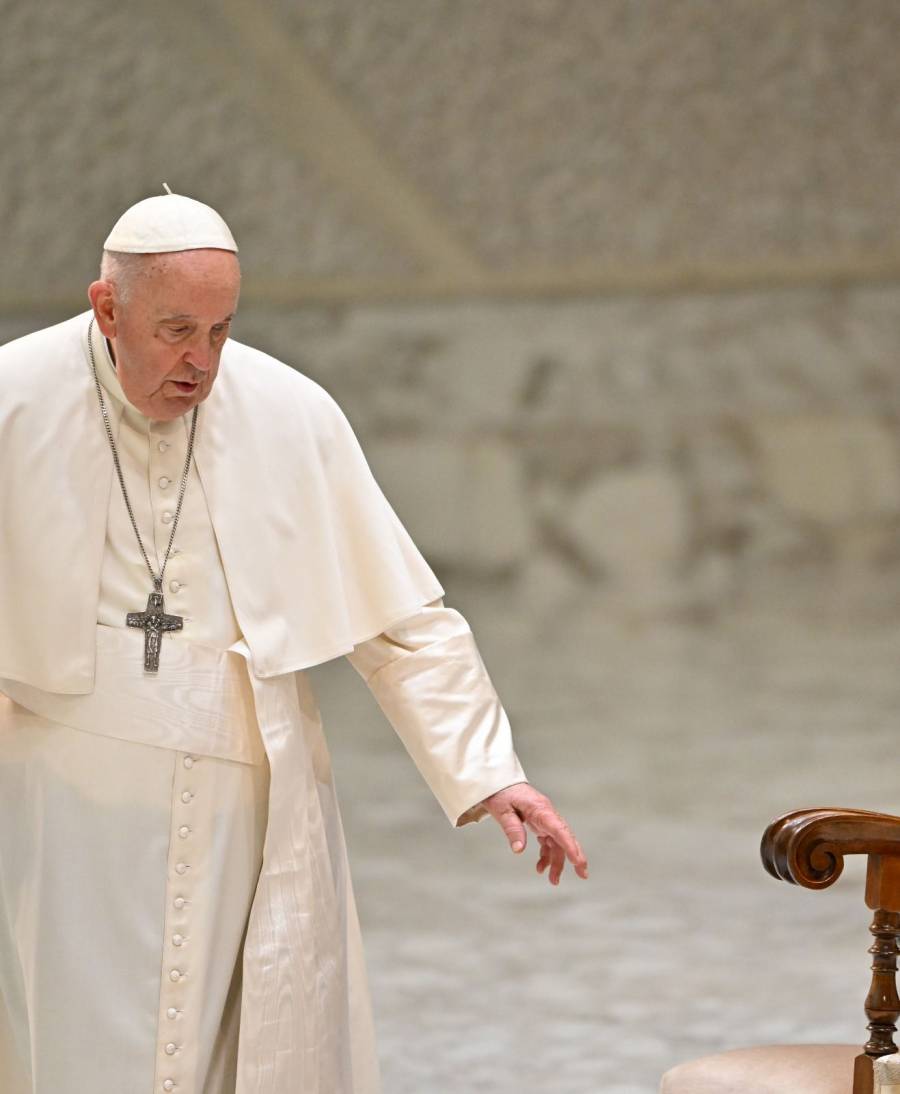 El papa vuelve al trabajo tras descansar un día debido a una fiebre